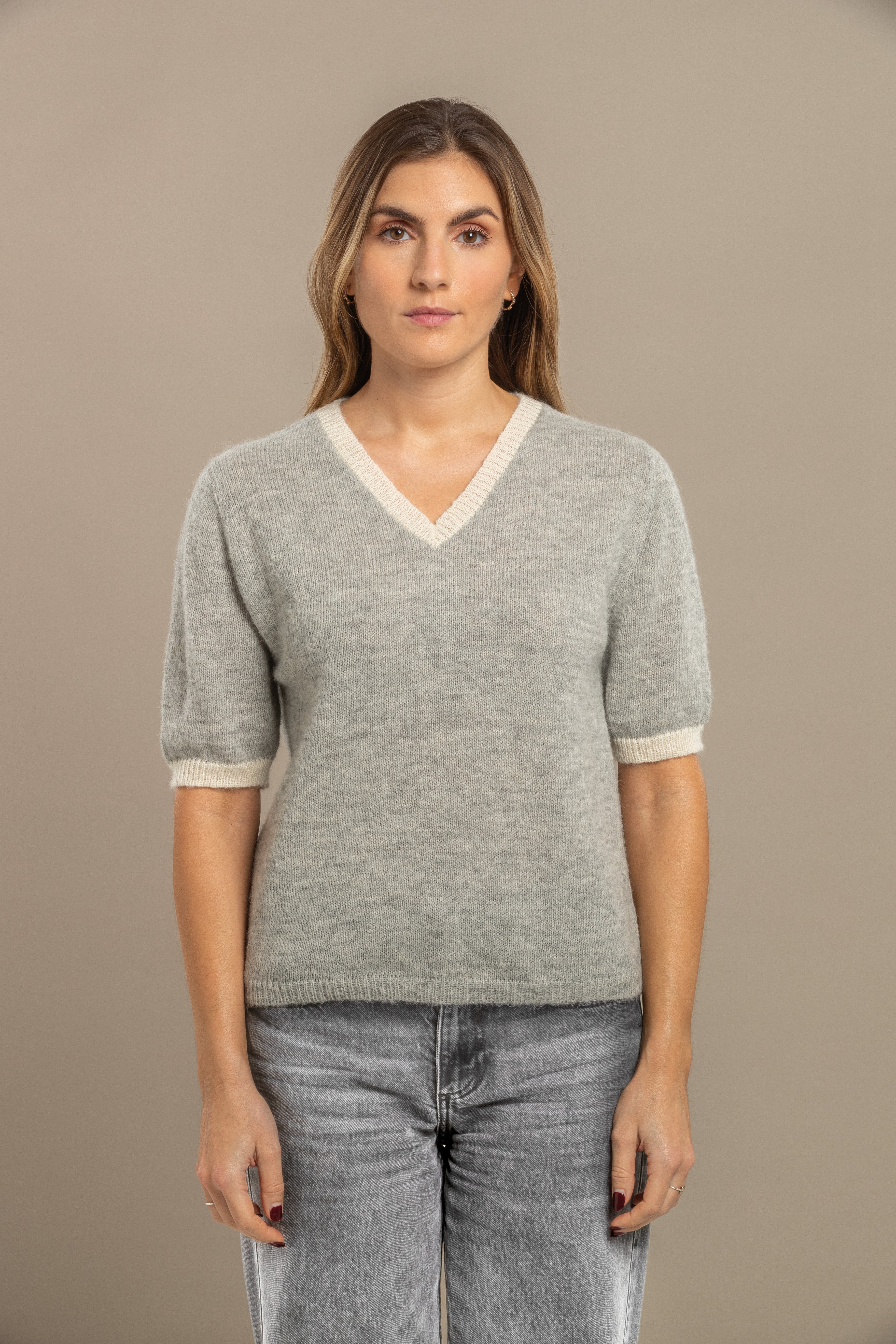 Rose T-shirt with V-neck