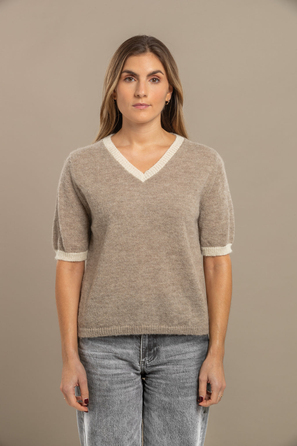 Rose alpaca T-shirt met V-hals