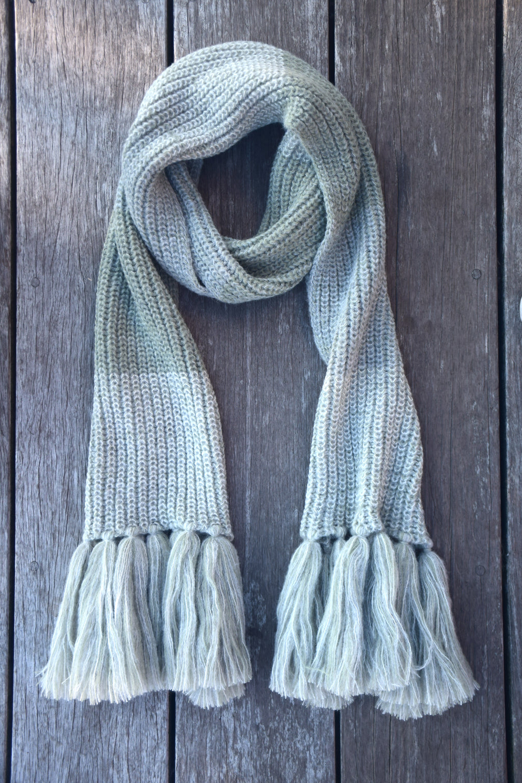 ELARA scarf with fringes