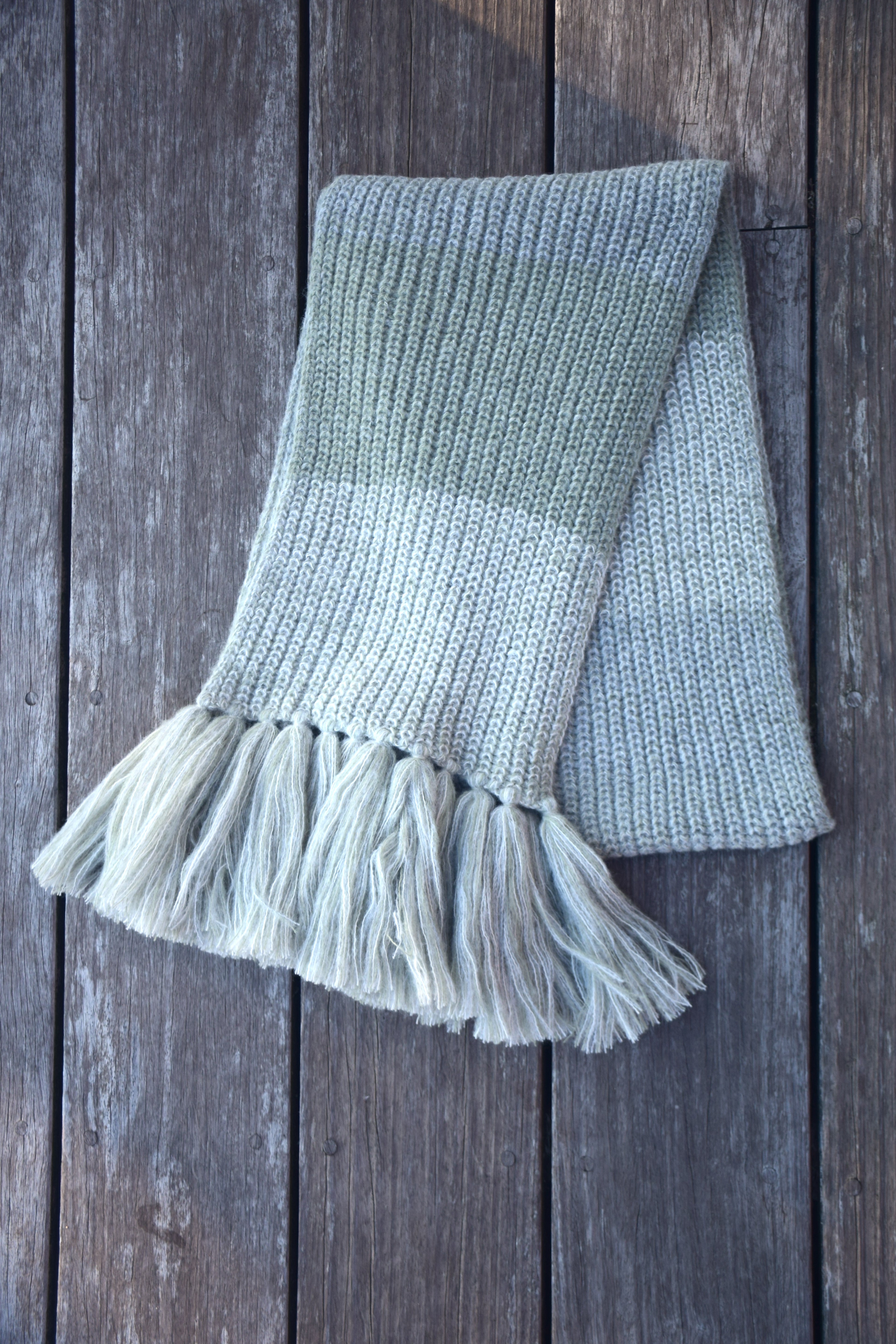 ELARA scarf with fringes