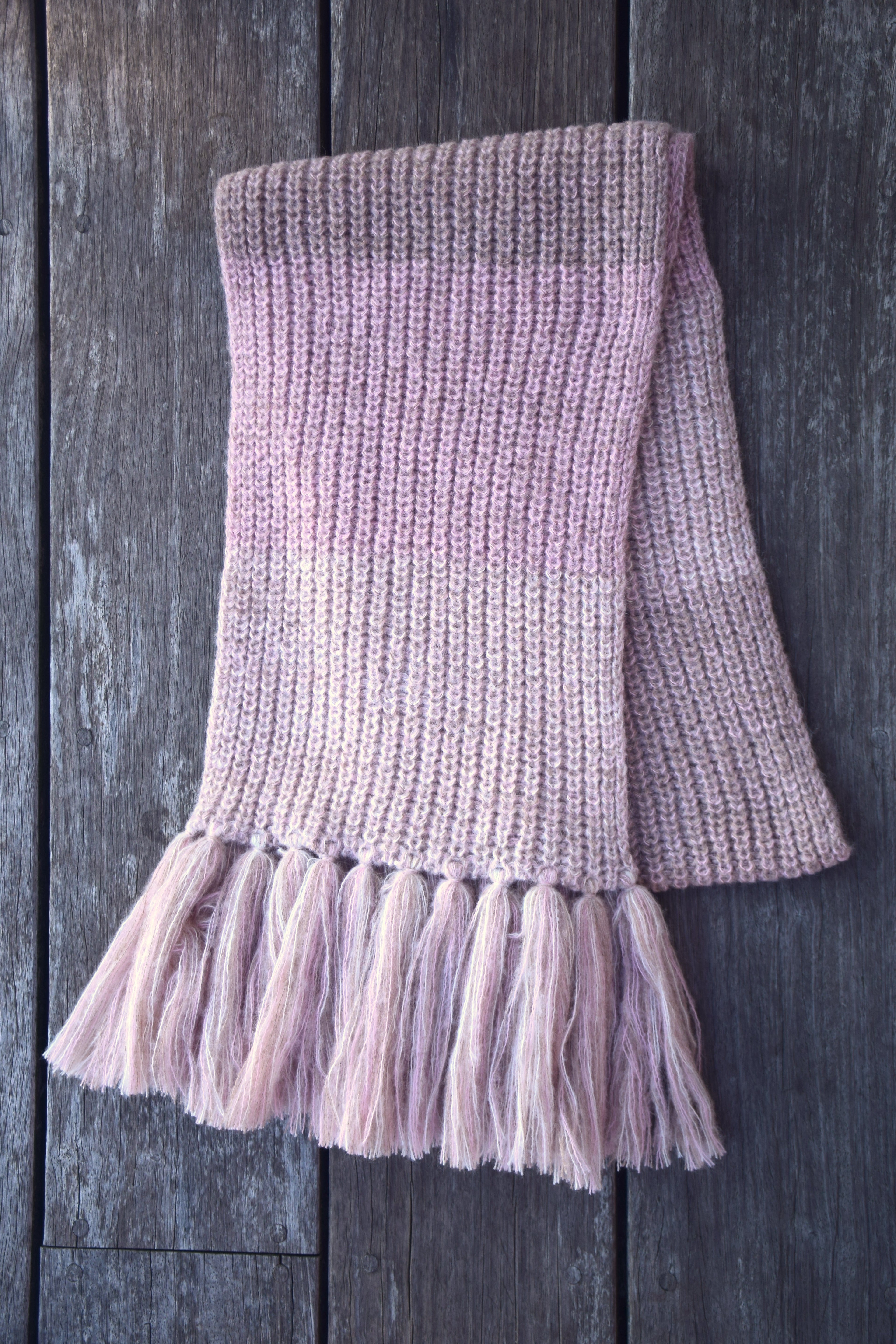 ELARA scarf with fringes